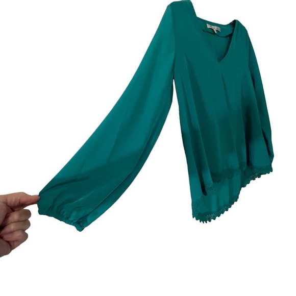 Lovers + Friends Green V-Neck Balloon Sleeve Lace Embroidered Detail Blouse M - Picture 11 of 12
